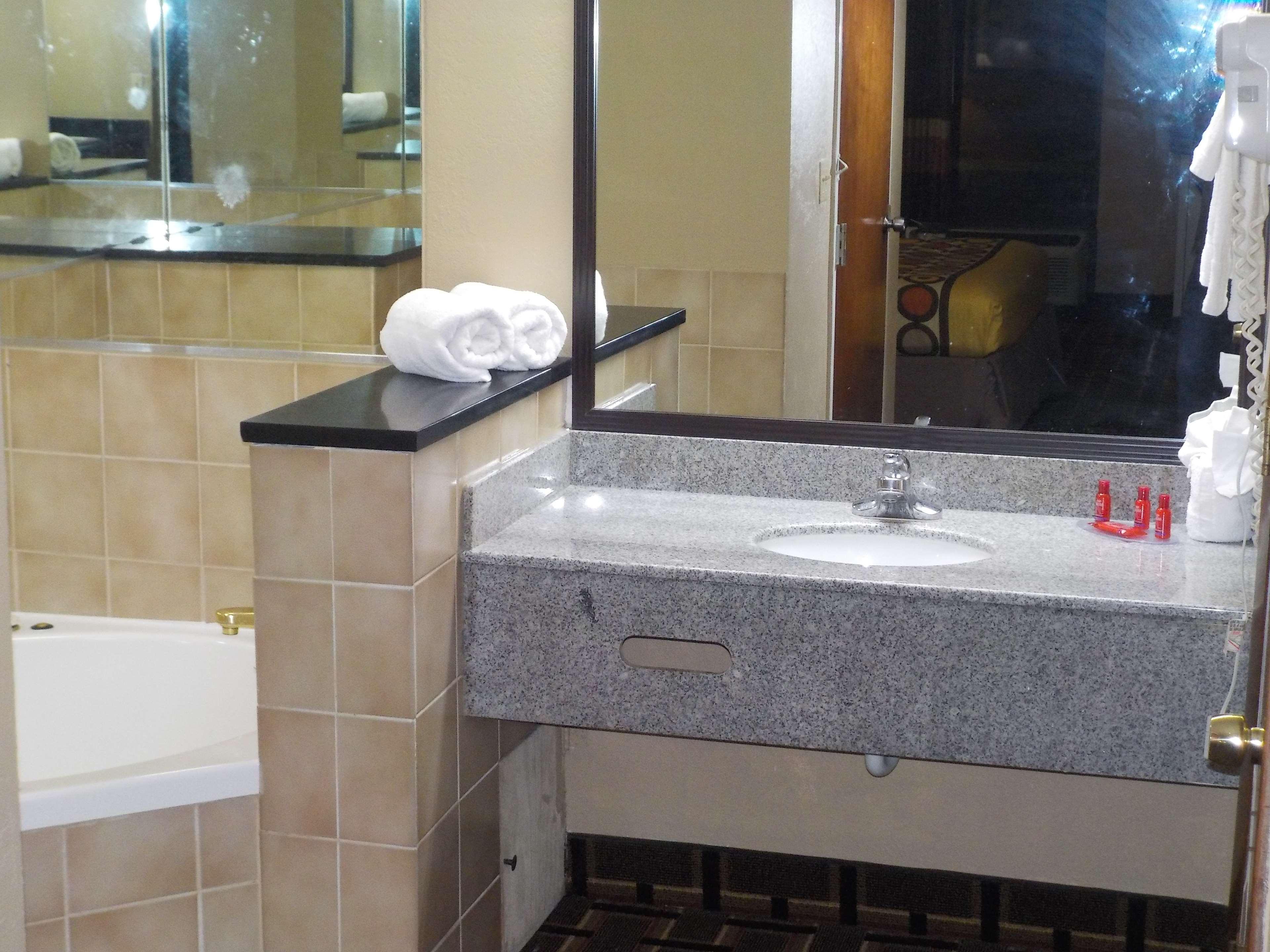 Surestay Hotel By Best Western Леноар Сити Екстериор снимка